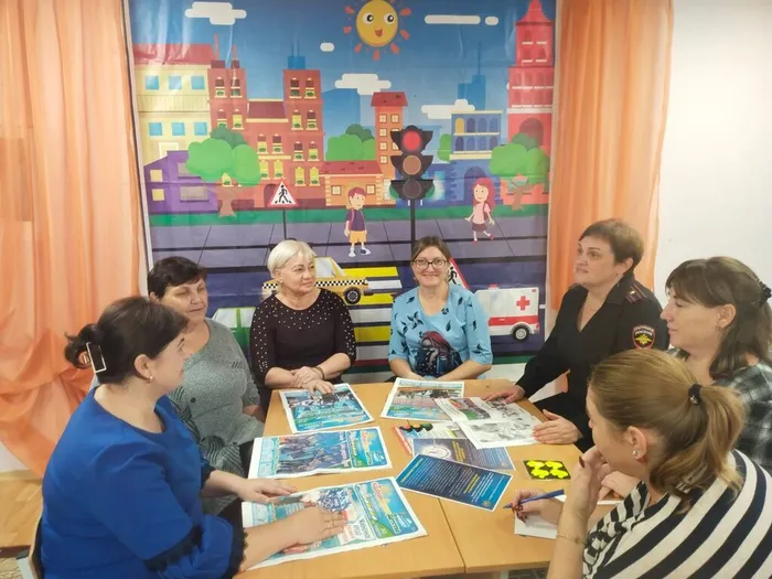 Заседание комиссии " За безопасность движения "  с представителем ГАИ