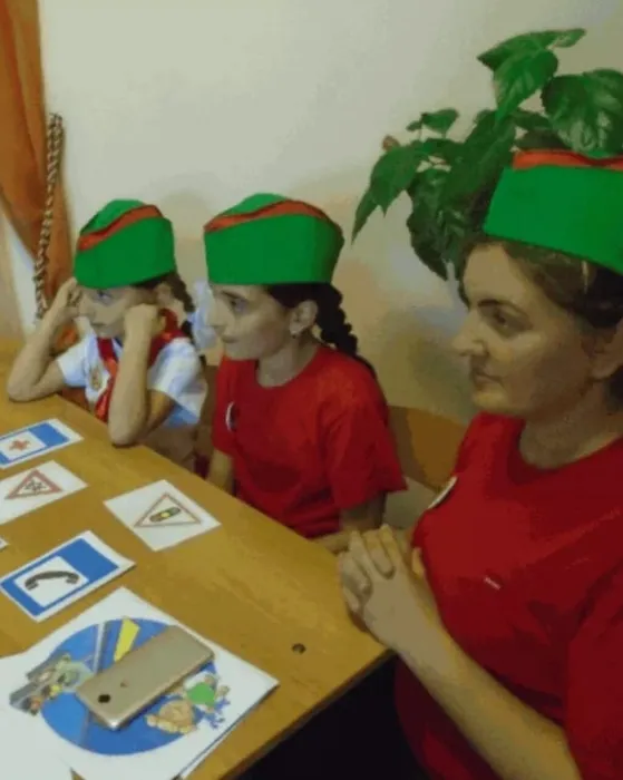 Участие в конкурсе семейных команд" Правила движения - достойны уважения семейных команд " З