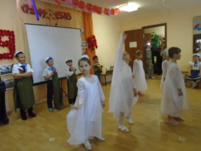 " Танец " Журавли" в исполнении 
девочек старшей группы